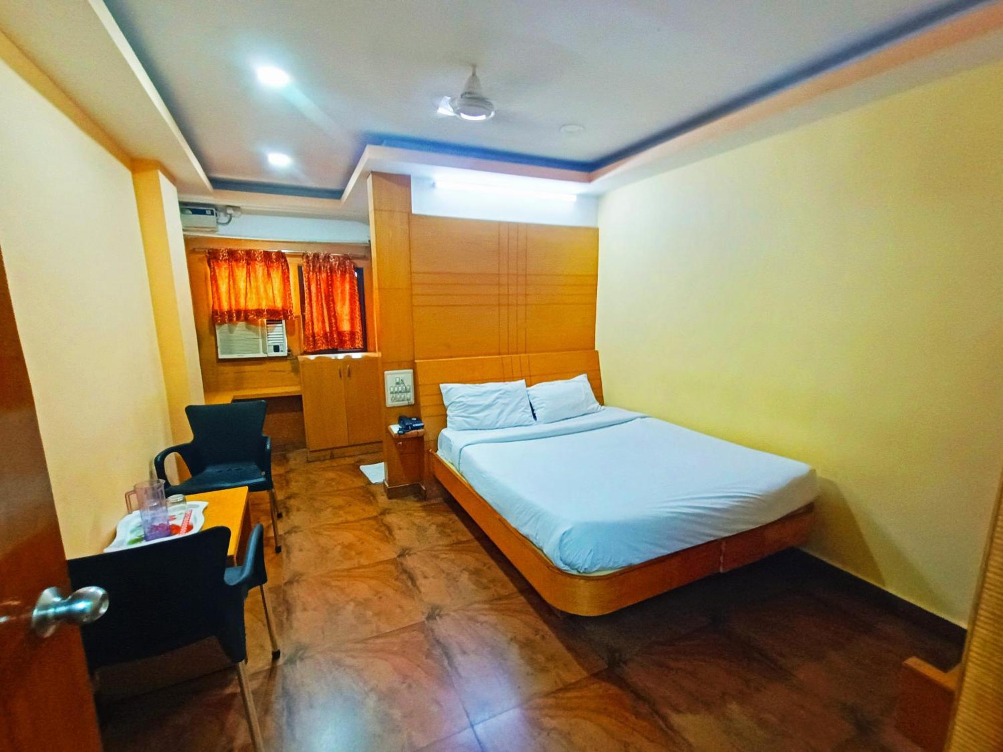 Pavithra Paradise Hotel Bangalore Buitenkant foto