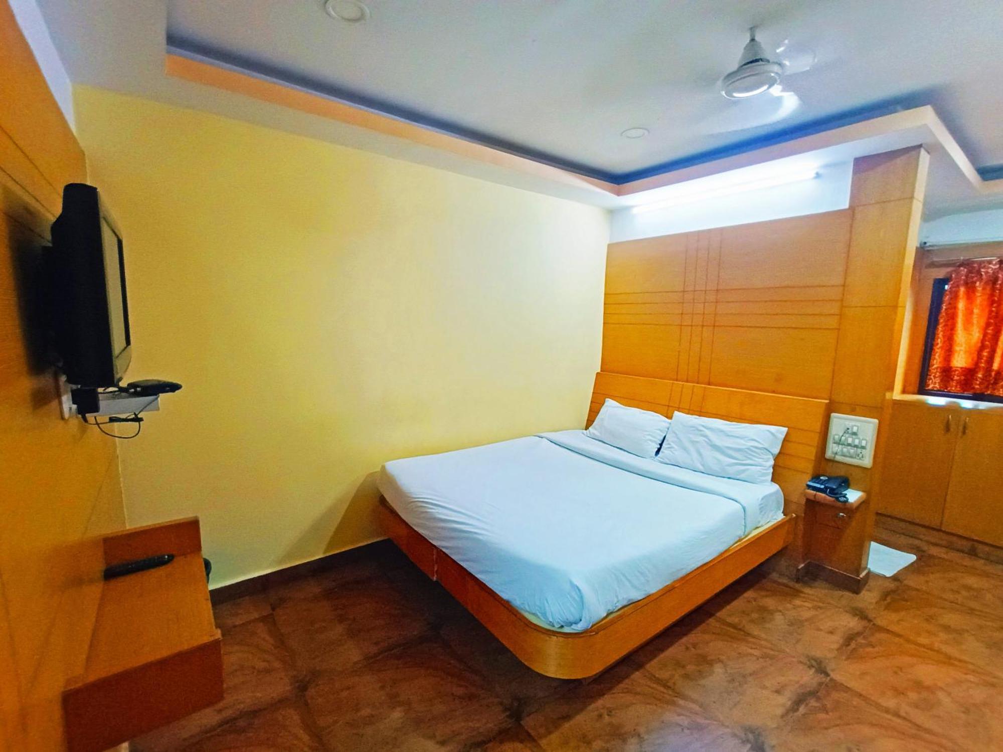 Pavithra Paradise Hotel Bangalore Buitenkant foto