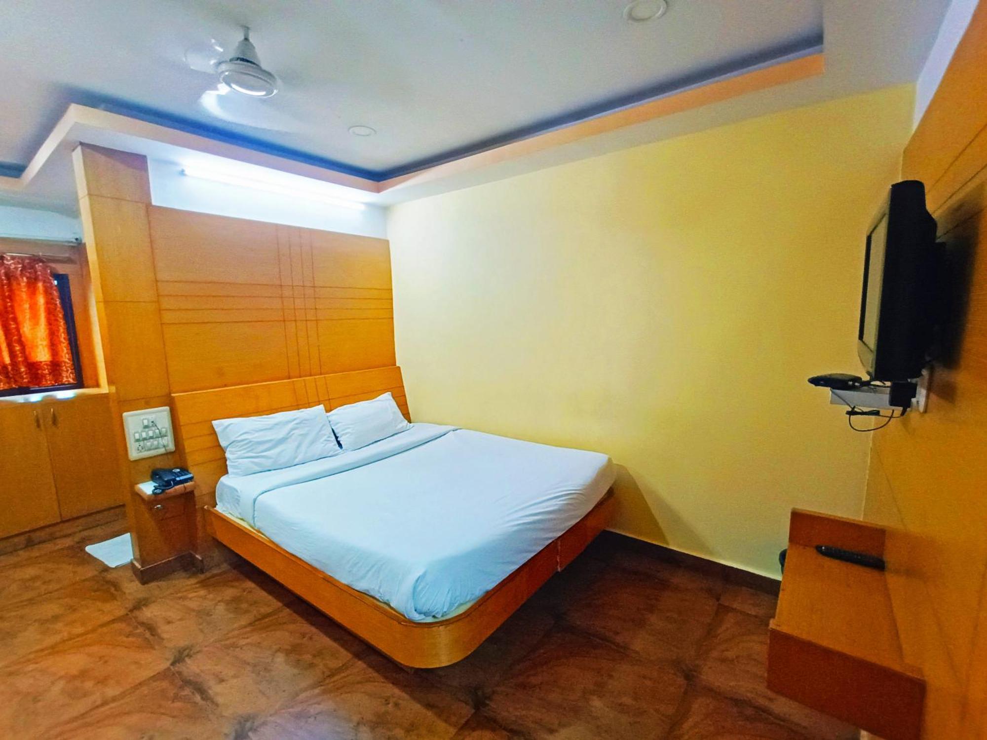 Pavithra Paradise Hotel Bangalore Buitenkant foto
